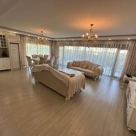 Lion Cage Hotel 4*